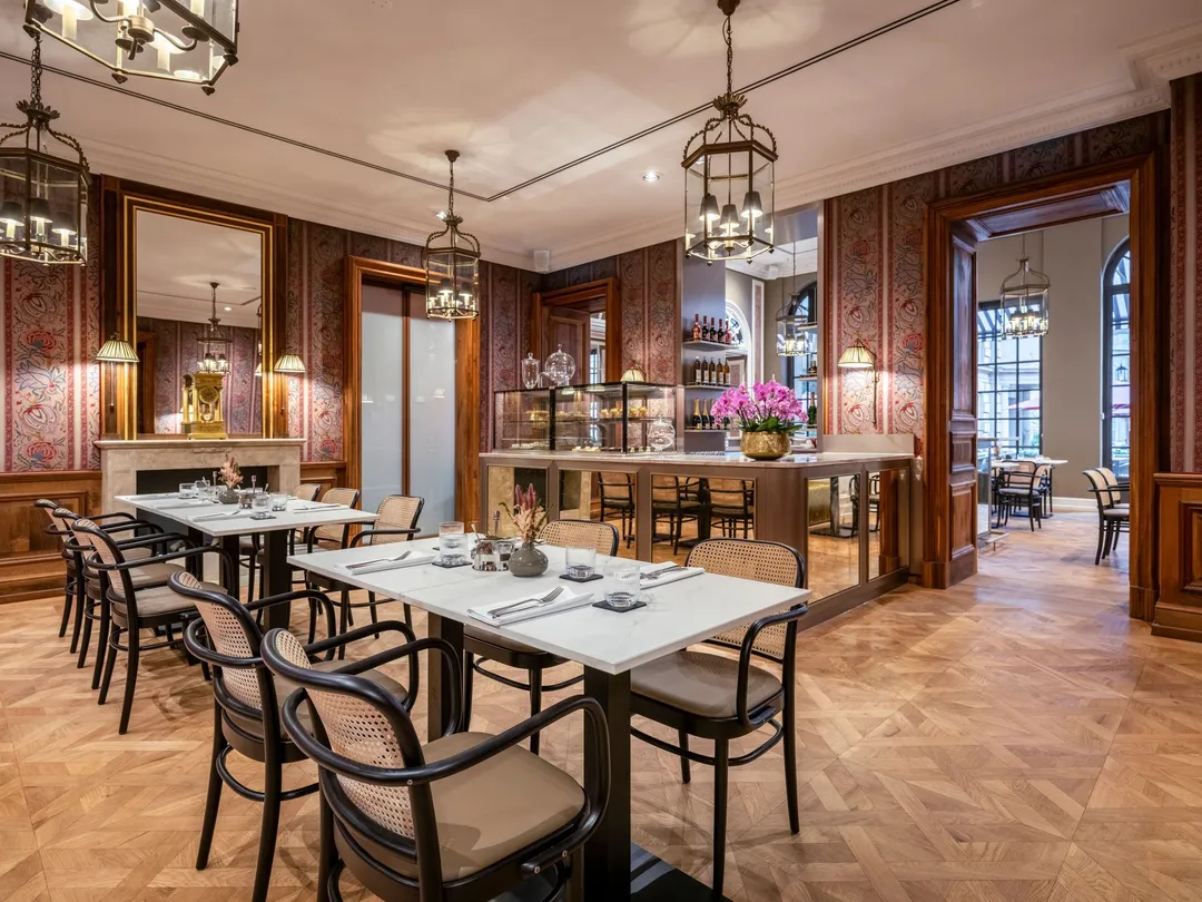 Français Jour · Soir, Französisches Bistro und Tagesbar im Hotel in der Innenstadt, Frankfurt